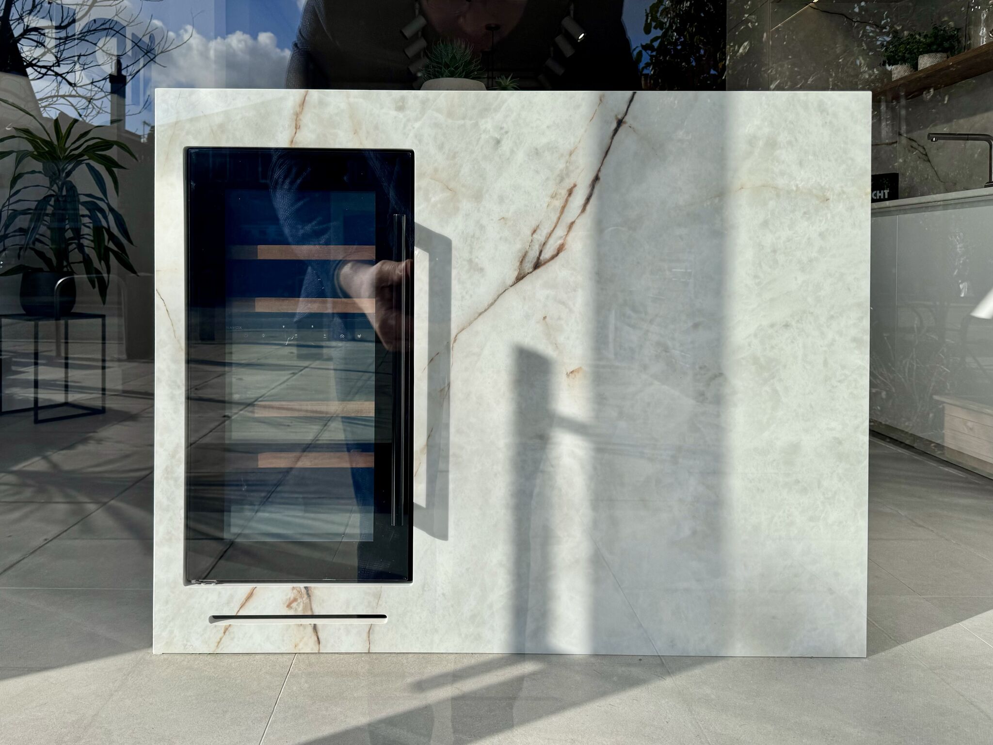 Dunavox integrerad vinkyl i köksö med optimal vinförvaring och stil