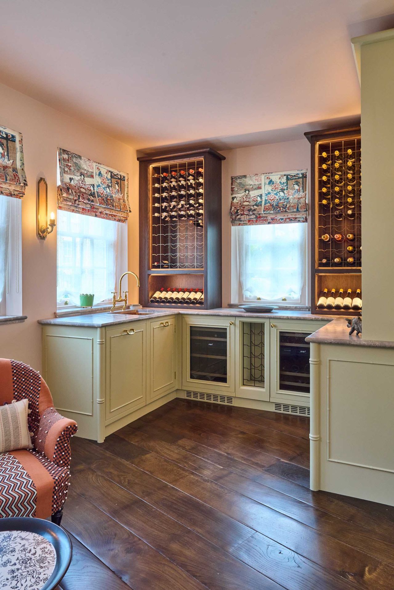 Dunavox integrerad vinkyl i exklusivt kök – designad vinförvaring med professionell känsla