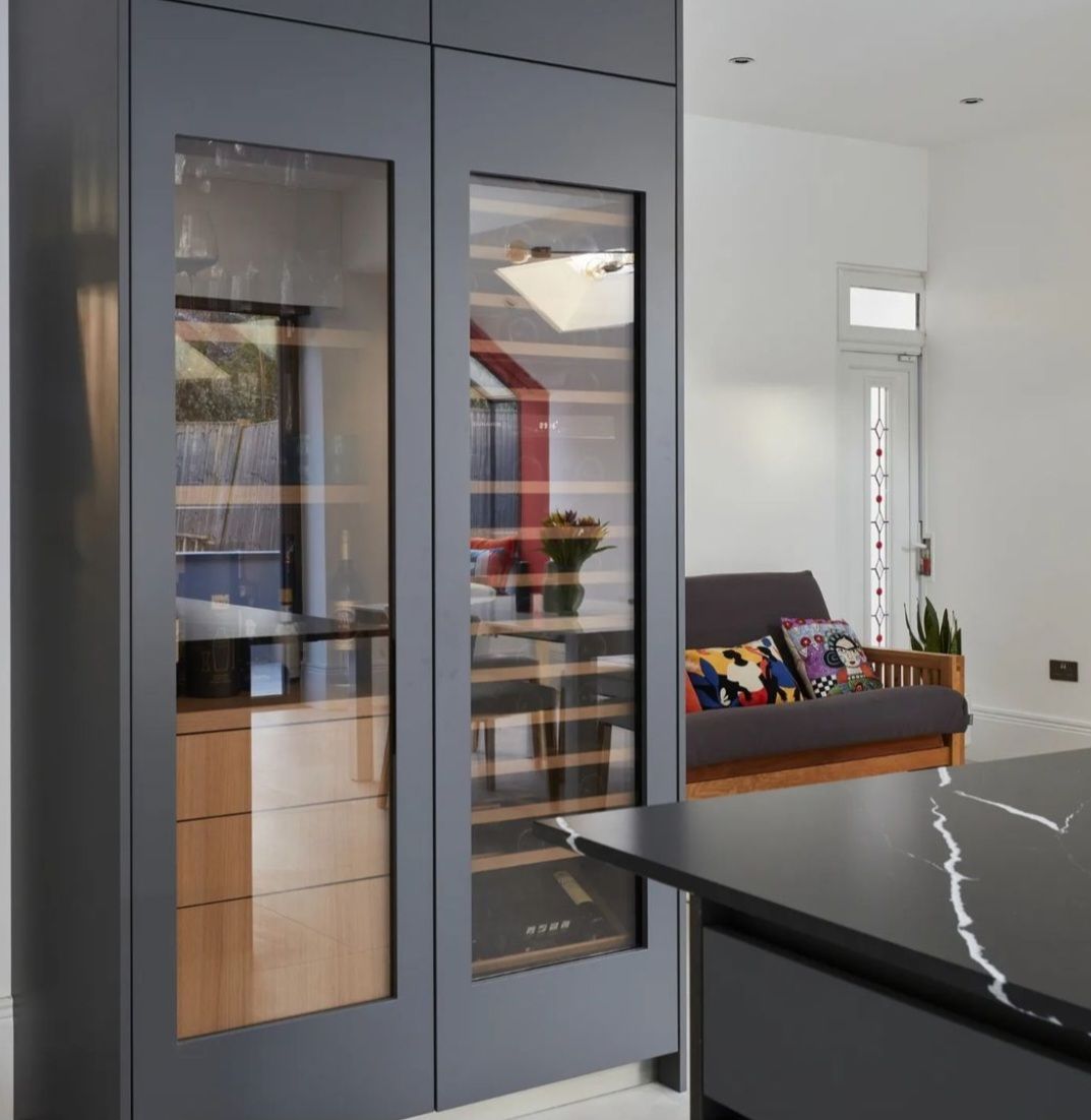 Dunavox Horizon 114 integrerad vinkyl med två zoner i exklusiv köksmiljö